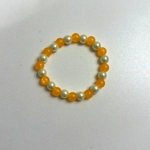 Light up in the dark beaded bracelet with pearls.